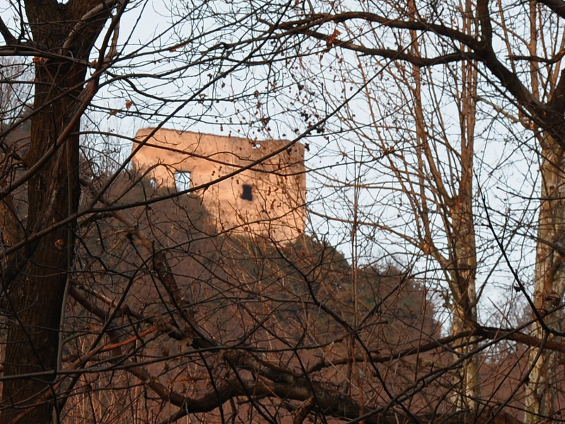 Ruinen der Burg Speronella in Rocca Pendice